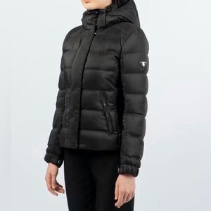 Prada Women's Elegant Black Puffer Jacket